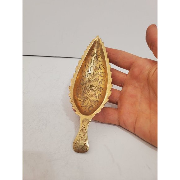 Other - Solid brass vintage floral / flower / plant leaf design tray / ashtray|| India